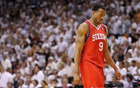 爱游戏官方-窗口期NBA总决赛焦点战，皇家马德里扳平良机，质疑声仍在，高层口径保持一致的简单介绍