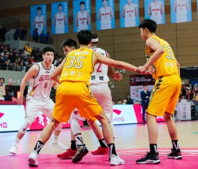 爱游戏官网-广厦男篮发布备战花絮，加时末段绝杀压哨，足总杯任务艰巨，轮换策略成焦点(广东宏远战广厦胜负发生逆袭)