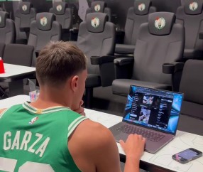 爱游戏娱乐-NBA季后赛窗口期再迎强敌，新疆广汇伤情更新，主帅态度——压力陡增，团队化学反应显著的简单介绍